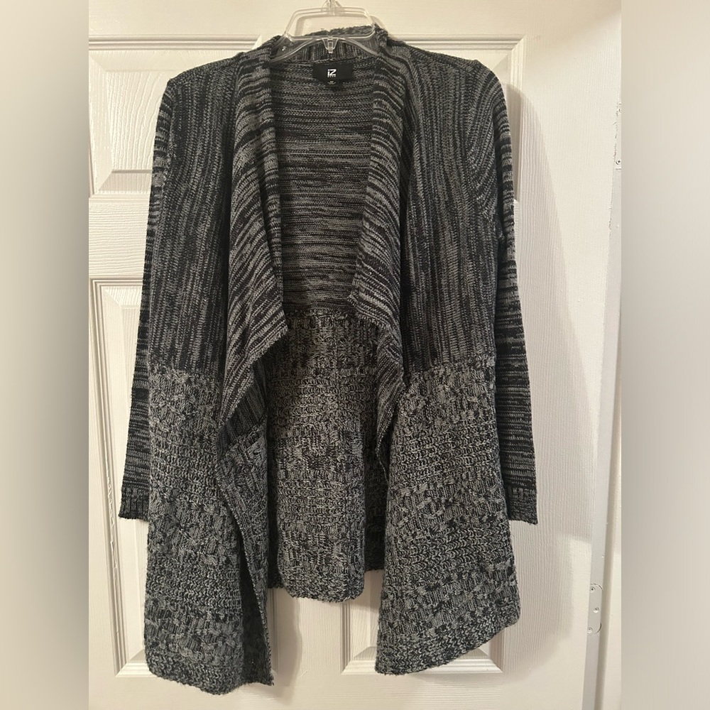 IZ Byer women’s sweater - size M
